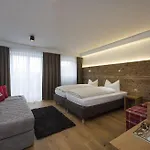 ホテル Tgantieni 3*