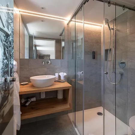 Hotel Tgantieni 3*